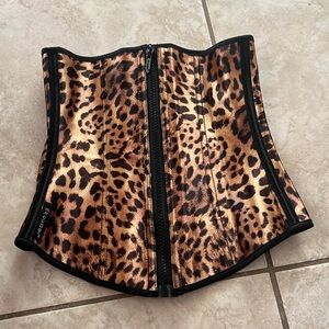 NWOT ekouaer cheetah corset waist trainer